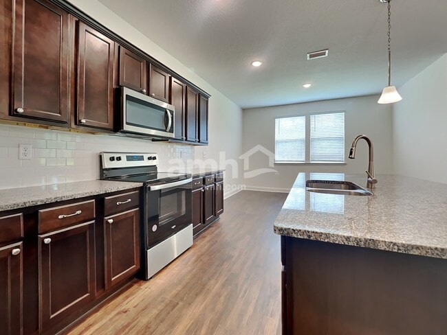 Building Photo - 311 Banyan Frst Dr