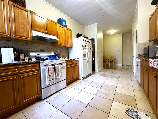 Building Photo - 18 Euston St