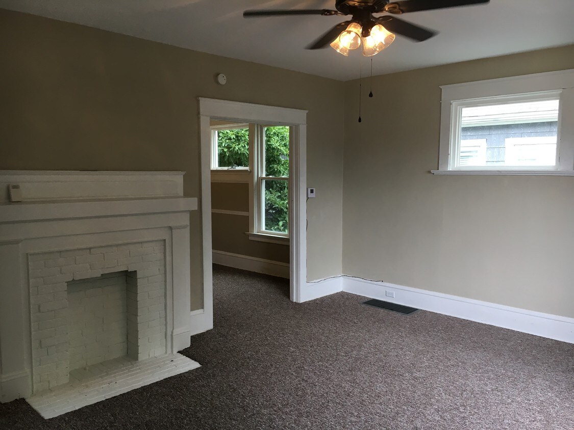 Primary Photo - 3601 Maple St