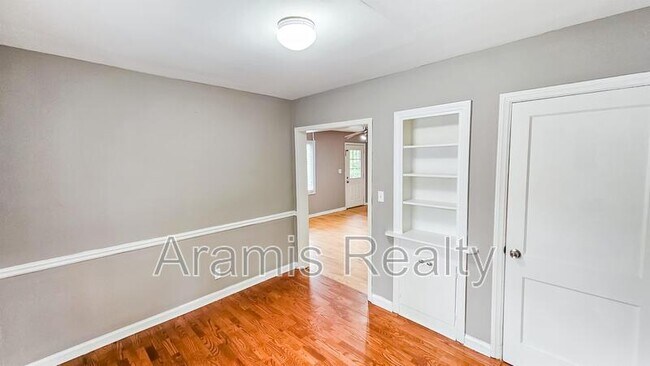 Foto del edificio - 1922 Hazelwood Dr SE