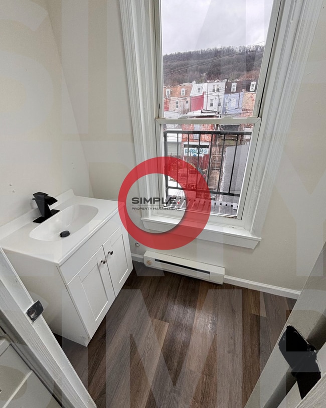 Photo - 427 N 11th St Apartment