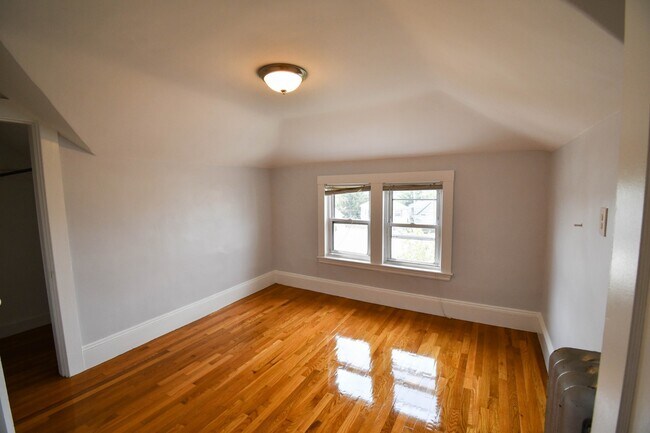 Building Photo - 1748 N Shore Rd