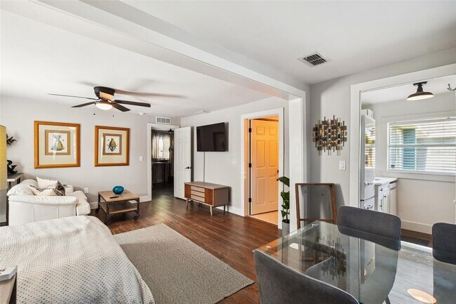 Foto del edificio - 6705 N Branch Ave