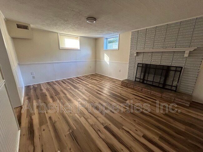 Building Photo - 5717 Mohican Ln