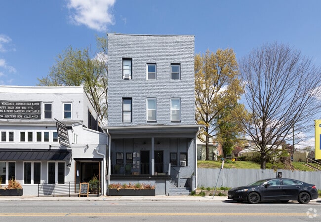 Building Photo - 3841-3843 Falls Rd
