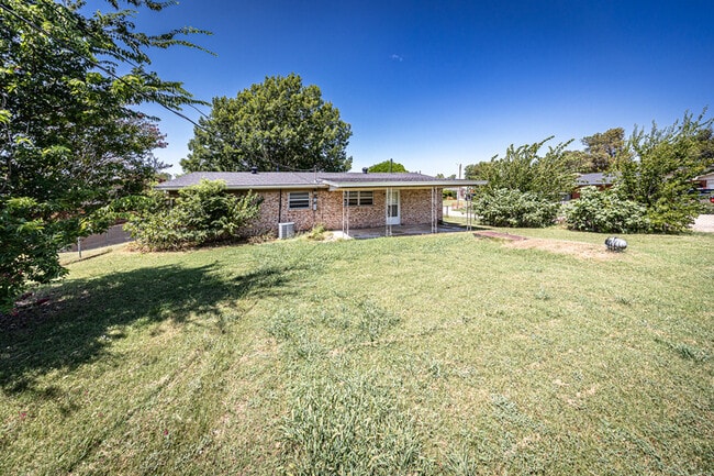 Building Photo - 4802 SE Avalon Ave