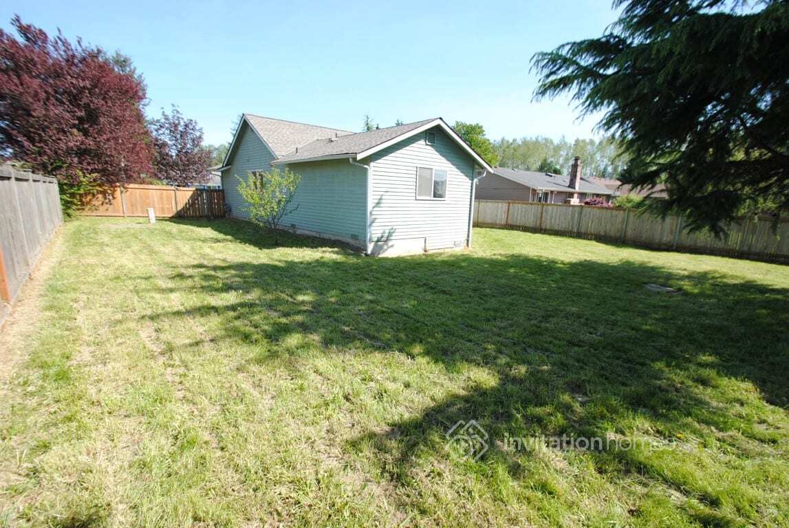 Building Photo - 6996 60th Dr NE
