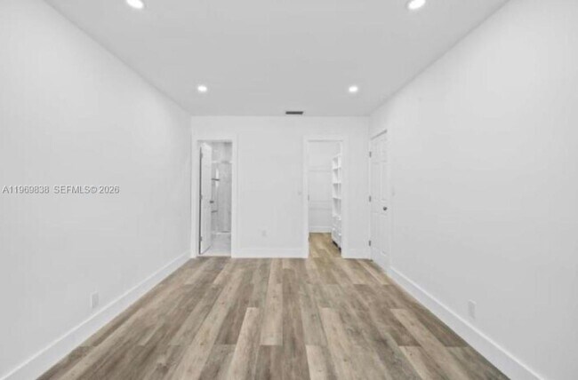 Foto del edificio - 816 N Golf Dr