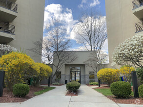 Building Photo - 1204 Whitney Ave