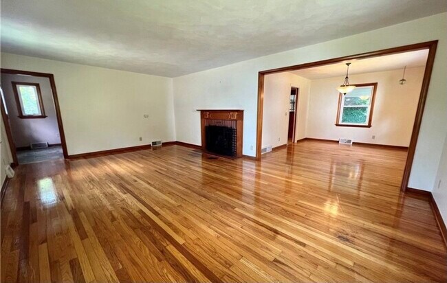 Foto del edificio - 4 Pinecrest Dr