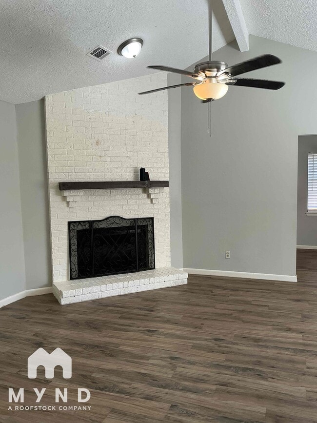 Building Photo - 1911 Bogatto St