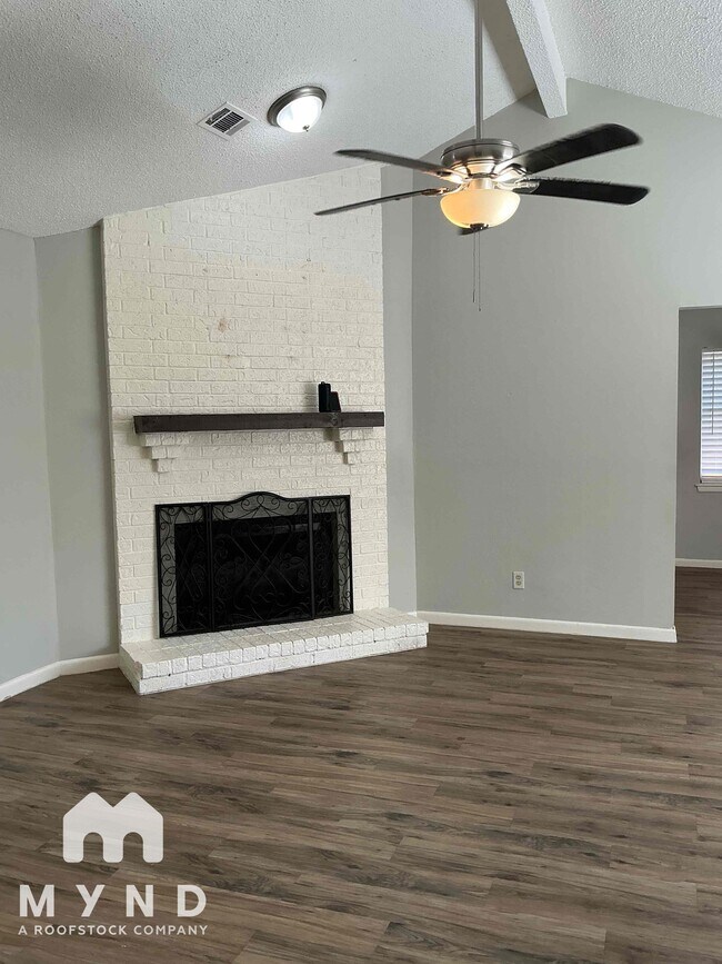 Foto del edificio - 1911 Bogatto St