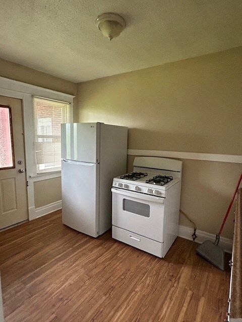 Foto del edificio - 300 Roesch Ave