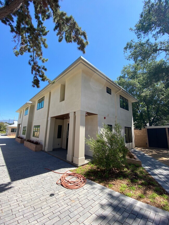 Building Photo - 817 Orange Grove Plz