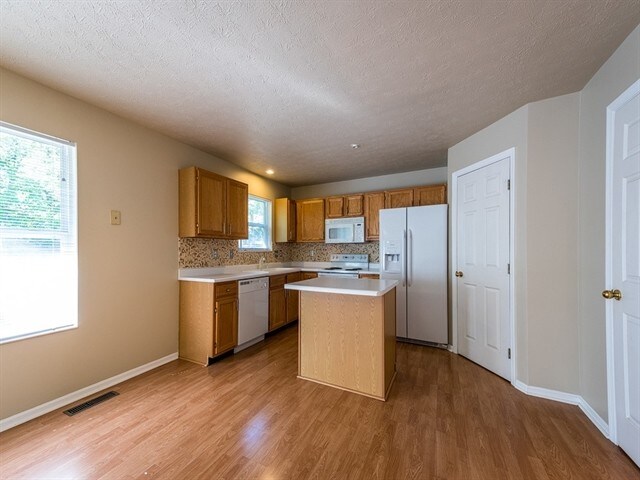 Building Photo - 9611 Deer Track Road