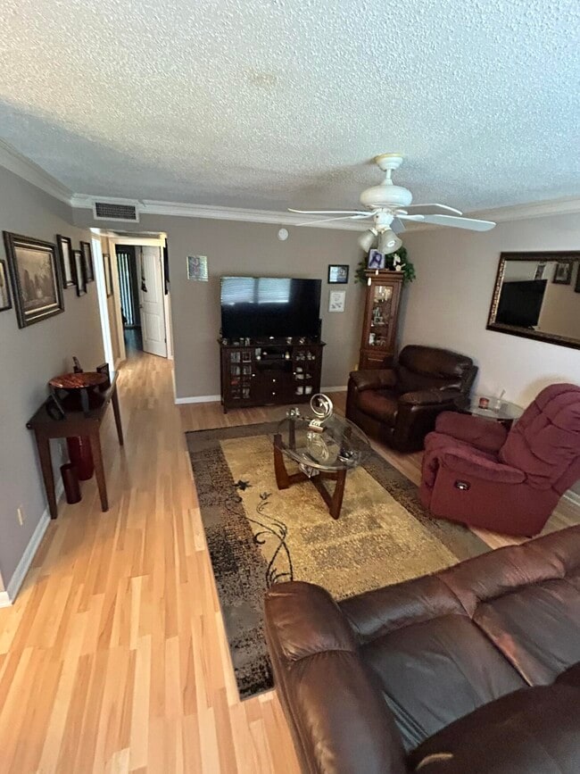 Building Photo - 570 Durham Cir