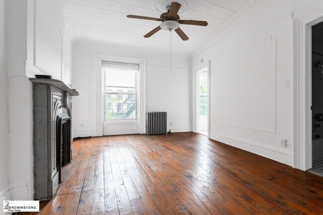 Building Photo - Cobble Hilll One-Bedroom with Classic Brow...