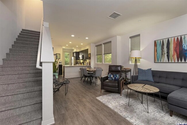 Foto del edificio - Beautiful 2 bedroom, 2.5 Bath Townhome in Eagle Rock is now available!