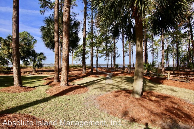 Building Photo - 253 S Sea Pines Dr