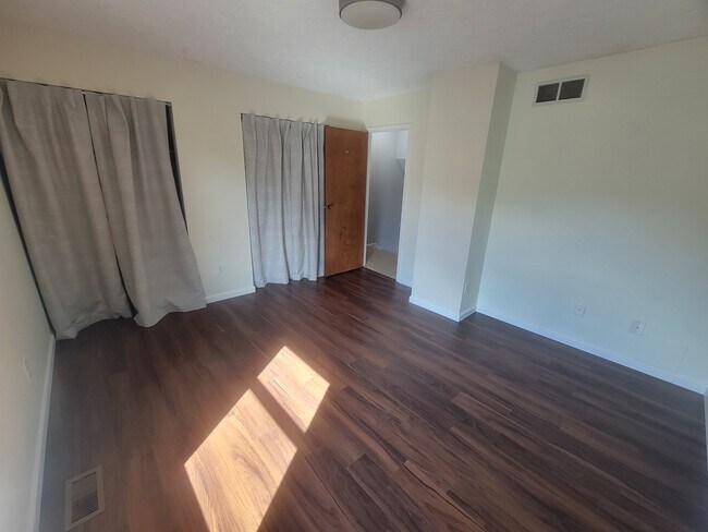 Foto del edificio - 8173 Newark Ave