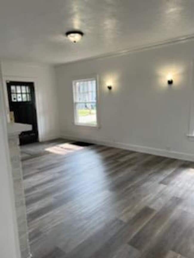 Building Photo - 215 N Woodlawn