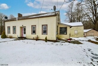 Building Photo - 9 School House Rd