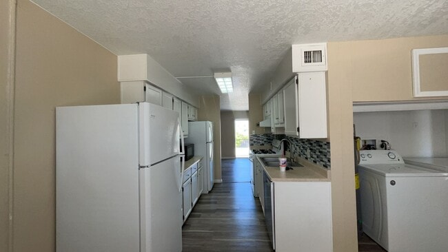 Building Photo - 1190 Pinecone Dr