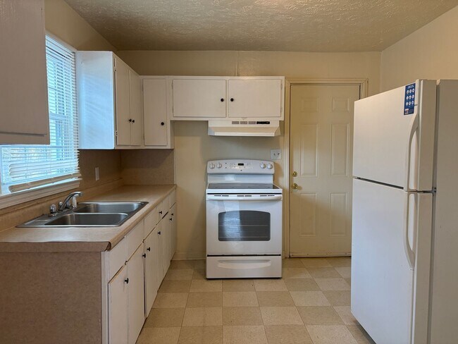 Foto del edificio - COMING SOON - 3 Bedroom, 1 Bathroom House in High Point!