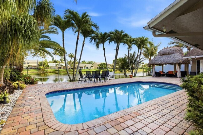 Foto del edificio - 10227 SW 49th Ct