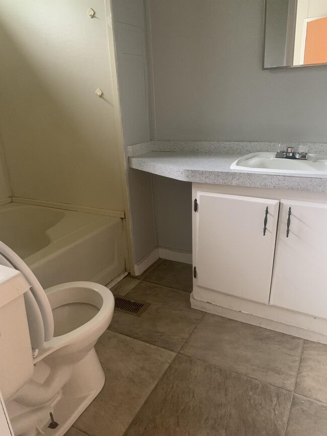 Building Photo - 6427 Wilson Ave