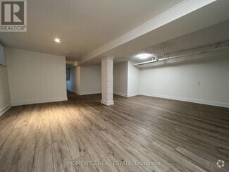 Building Photo - 882-882 College St