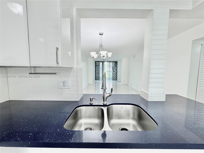 Foto del edificio - 7840 NW 50th St