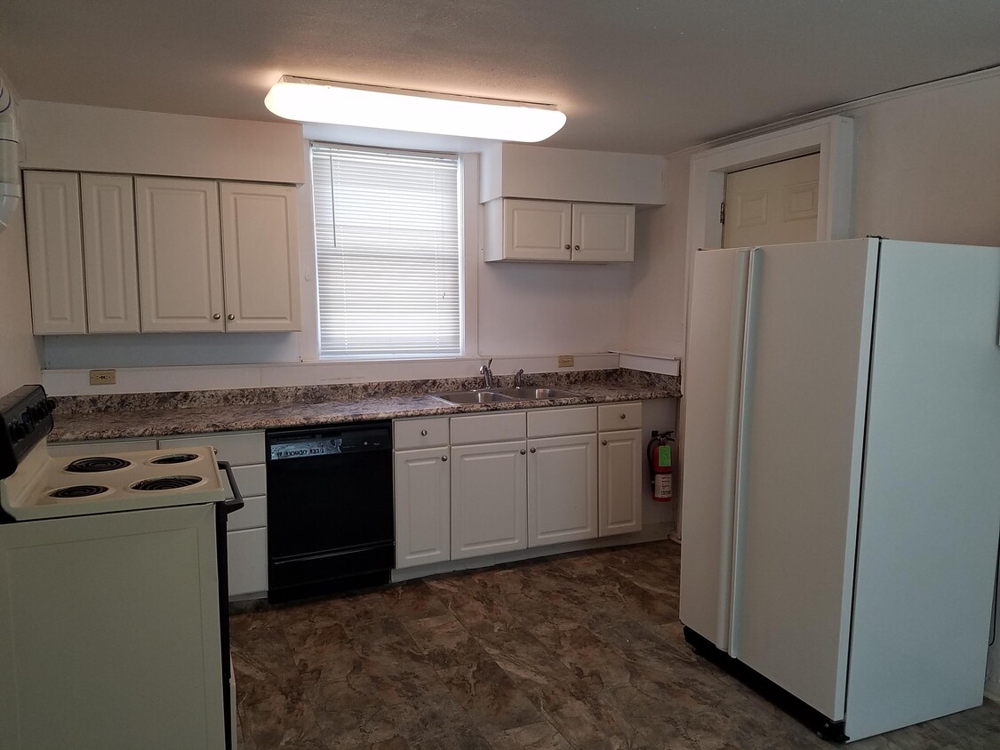 Primary Photo - 810 W 25th St