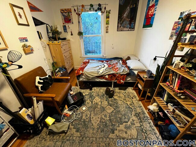 Foto del edificio - 684 Parker St