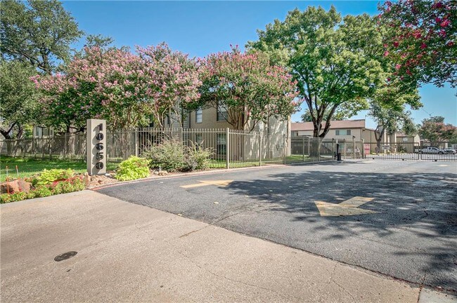 Building Photo - 10650 Steppington Dr