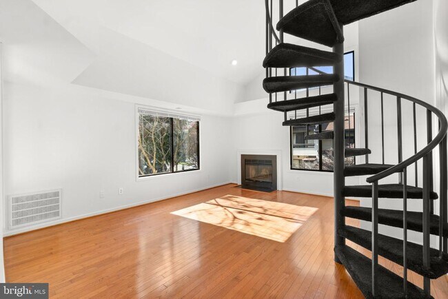 Building Photo - 10040 Hellingly Pl