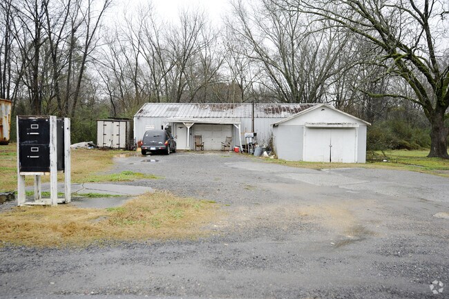 Building Photo - 102 Burnt Hickory