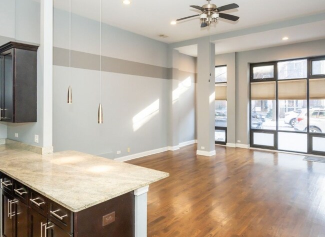 Foto del edificio - 3109 W Augusta Blvd