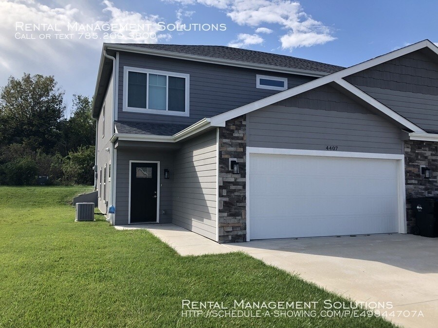 Primary Photo - 4407 SE Gemstone Ln