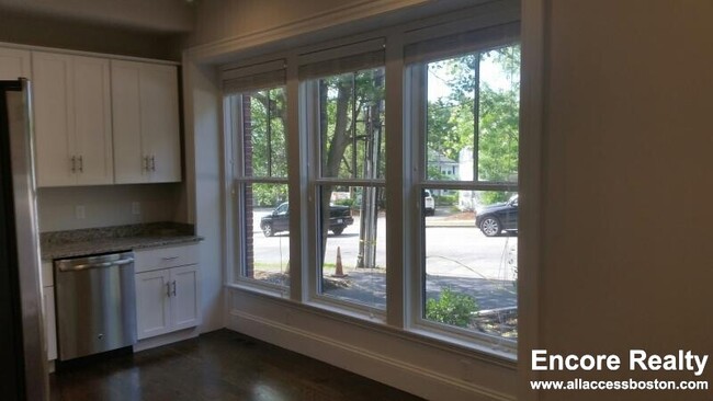 Foto del edificio - 2044 Beacon St