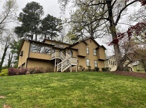 Building Photo - 2811 Pine Cone Ln