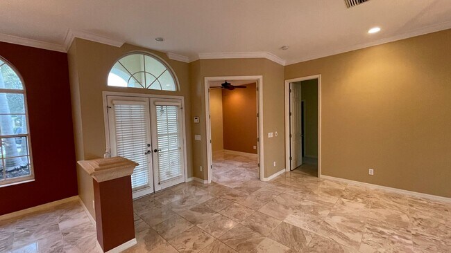 Building Photo - Unfurnished Annual Rental Available