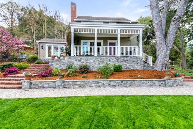 Foto del edificio - Stunning Craftsman Estate on 1 acre
