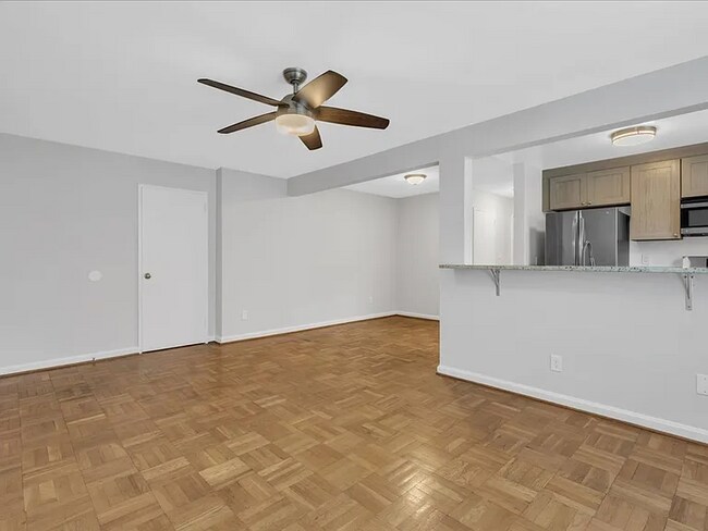 Foto del edificio - 500 S Courthouse Rd