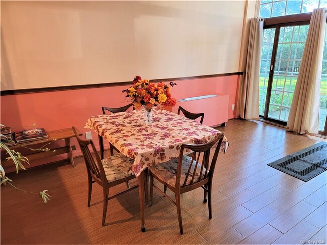 Building Photo - 1402 Villa at the Woods