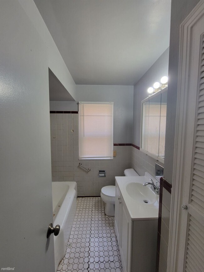 Foto del edificio - 3 br, 1 bath House - 9554 Westwood St