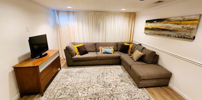 Foto del edificio - 4910 Cranford Terrace