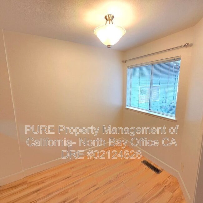 Building Photo - 21 Meadowbrook Ct