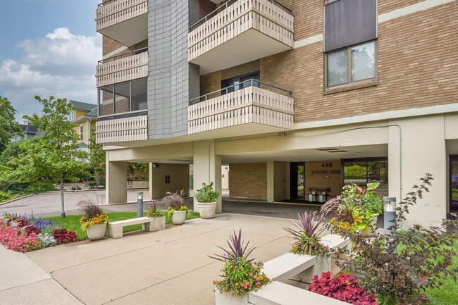 Foto del edificio - 410 Groveland Ave