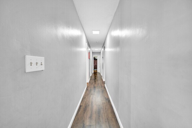 Foto del edificio - 875 E 29th St